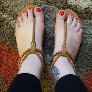 🔴 2/$10 Wet Seal Classic T-Strap Braided Sandals Camel Color Flats Size 7